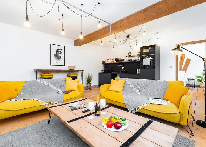 Birmingham City Centre - Loft Style Apartment - Free Wifi & Netflix - On Street Parking - 1Nt