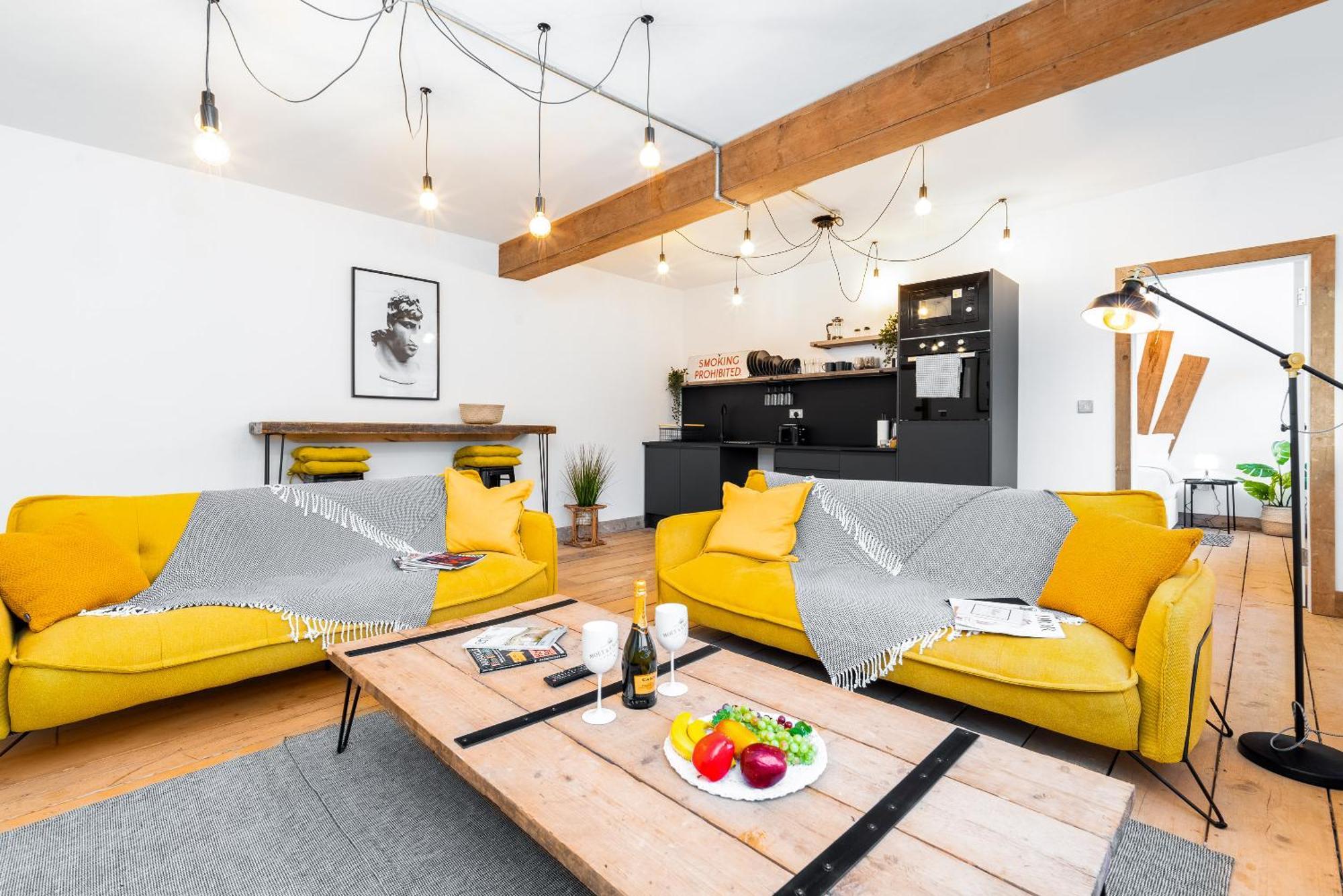 Appartamento Centre - Loft Style - Free Wifi & Netflix - On Street Parking - 1nt *